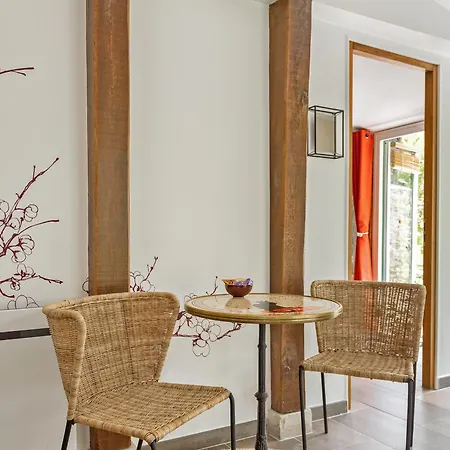 罗莉吉维尼酒店